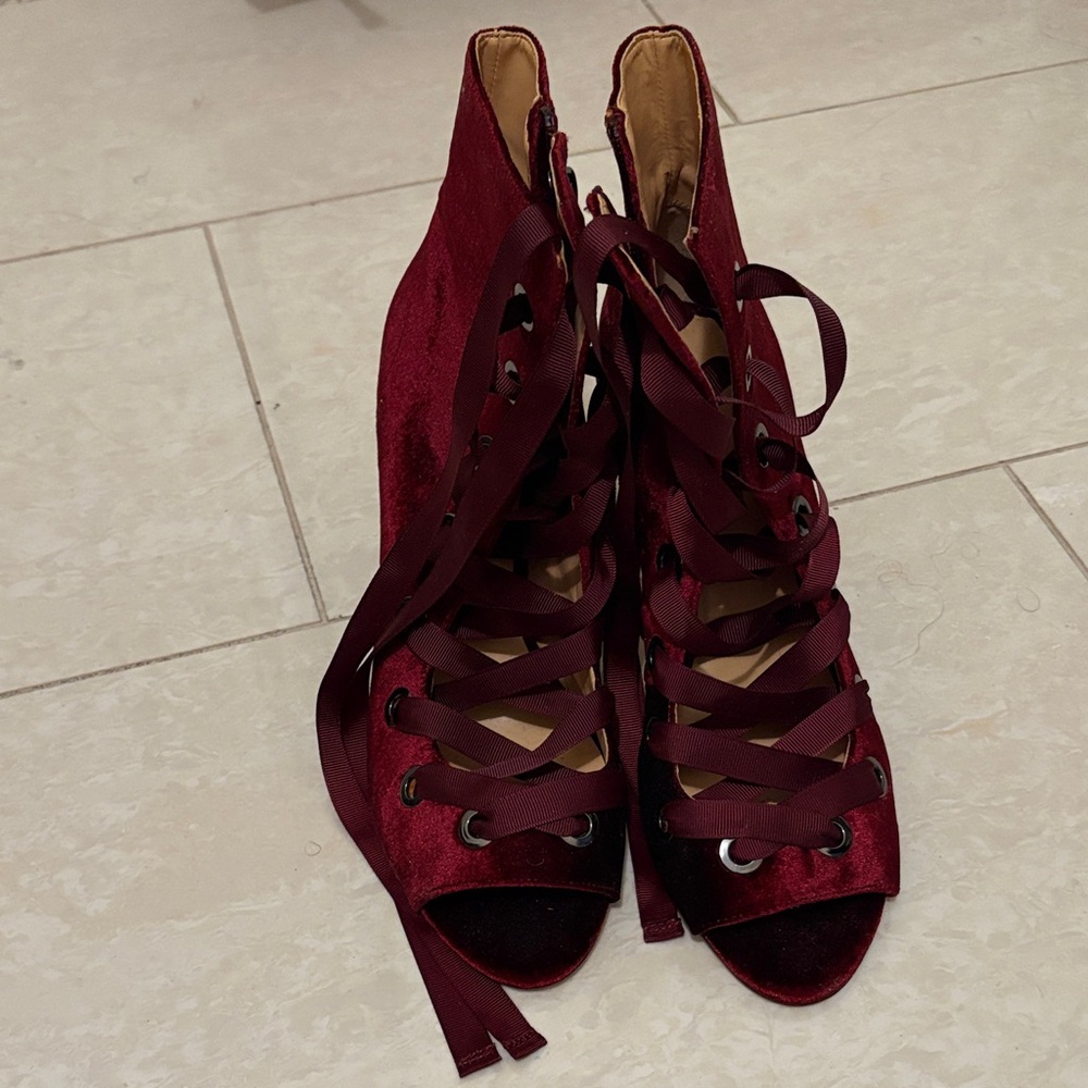 Daya by Zendaya - Lace-Up Peep Toe Ankle Boots in Burgundy